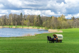 palatsi kartano hotelli ravintola majoitus huoneistot huoneet Puolassa Mazury