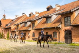 palatsi kartano hotelli ravintola majoitus huoneistot huoneet Puolassa Mazury