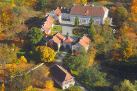 palatsi kartano hotelli ravintola majoitus huoneistot huoneet Puolassa Mazury