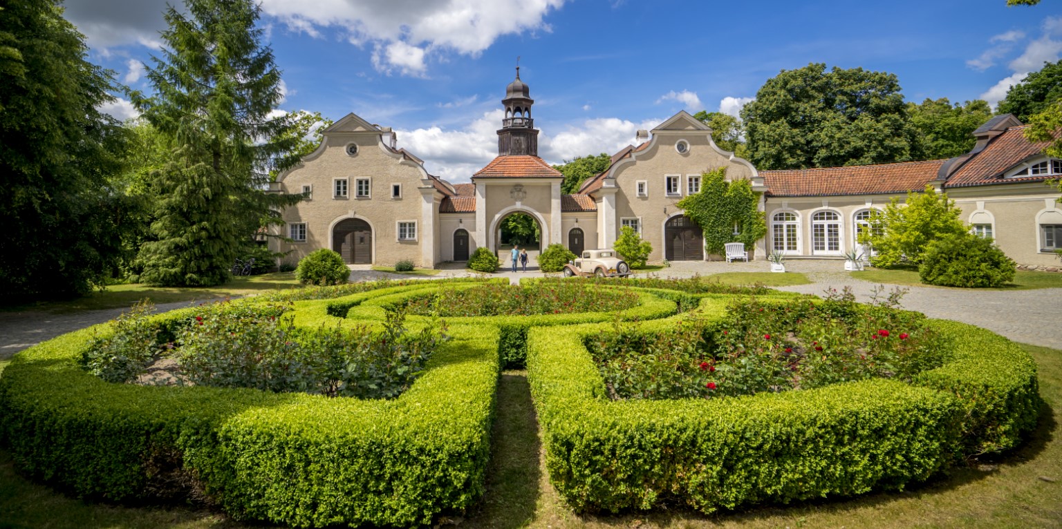 palatsi kartano hotelli ravintola majoitus huoneistot huoneet Puolassa Mazury