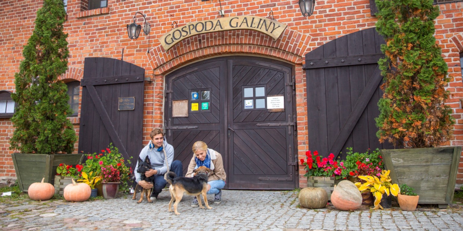palatsi kartano hotelli ravintola majoitus huoneistot huoneet Puolassa Mazury