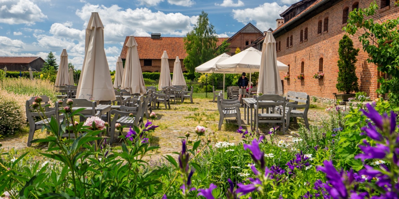 palatsi kartano hotelli ravintola majoitus huoneistot huoneet Puolassa Mazury