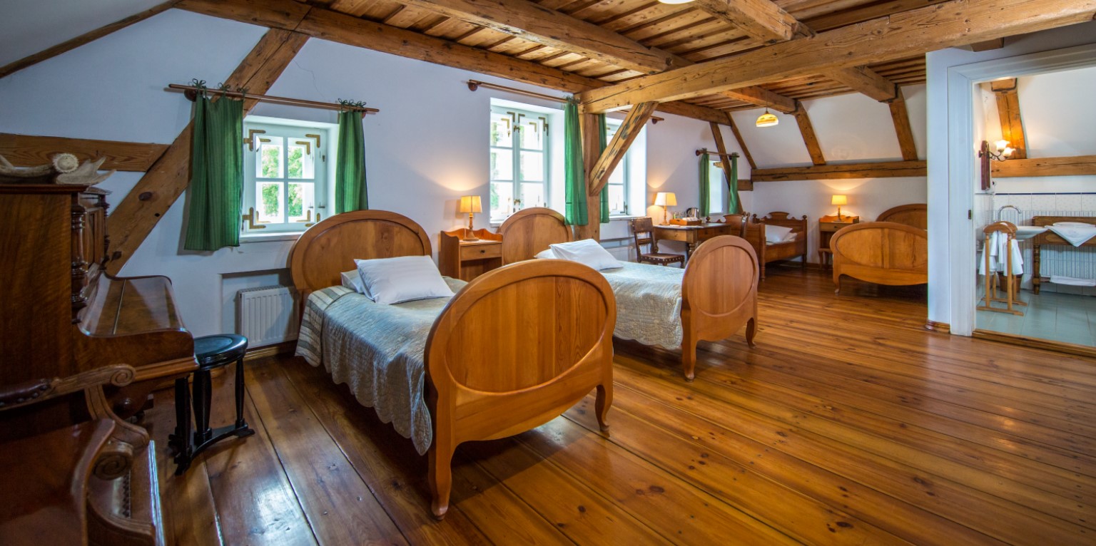 palatsi kartano hotelli ravintola majoitus huoneistot huoneet Puolassa Mazury